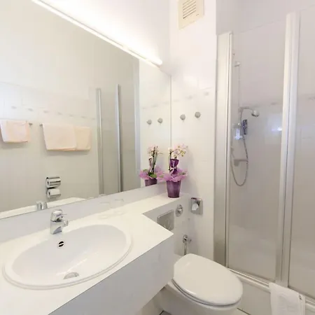 An Der Stadthalle Πανσιόν 3*